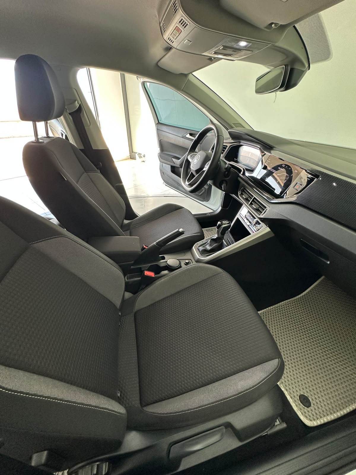 VOLKSWAGEN TAIGO 29